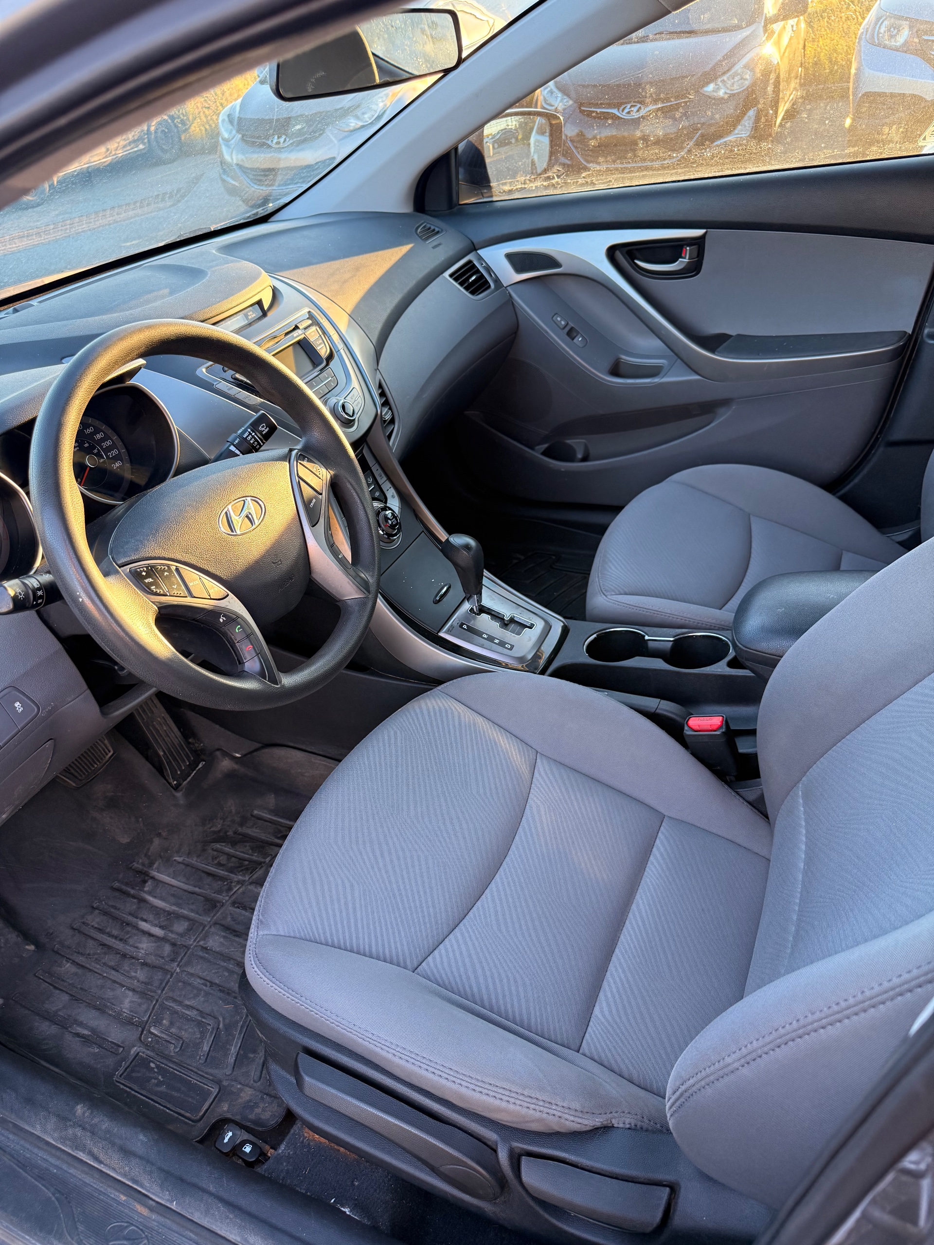 2013 Hyundai Elantra GLS — photo 8 of 10
