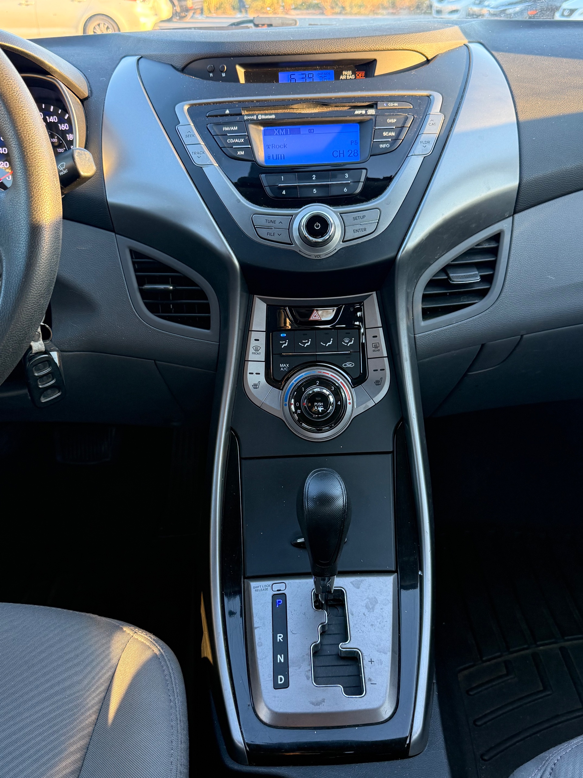 2013 Hyundai Elantra GLS — photo 9 of 10