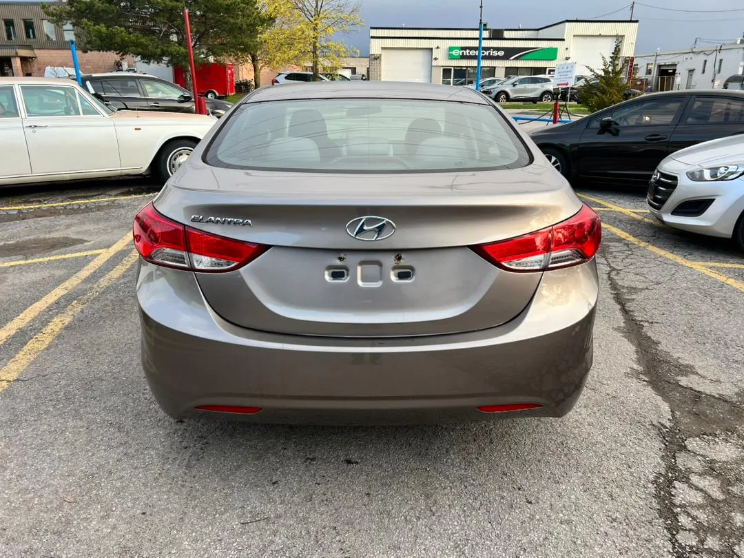 2011 Hyundai Elantra GLS — photo 5 of 11