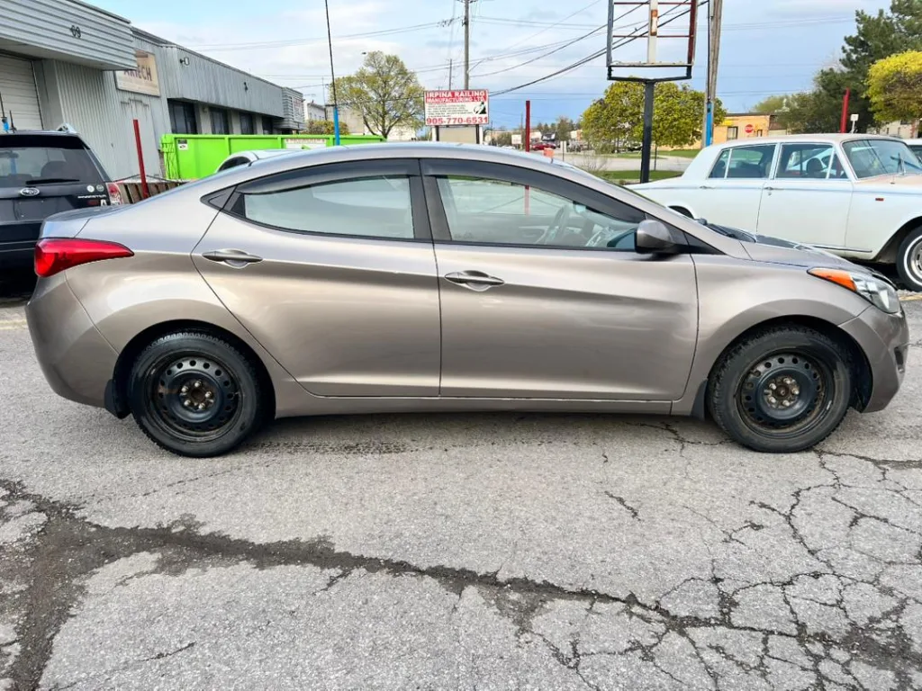 2011 Hyundai Elantra GLS — photo 6 of 11