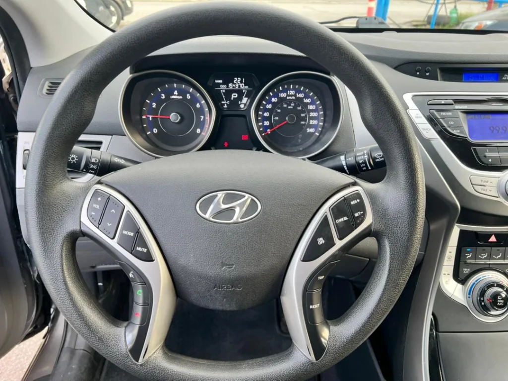 2011 Hyundai Elantra GLS — photo 9 of 11