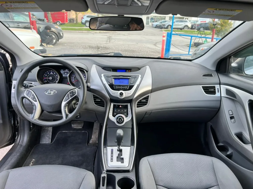 2011 Hyundai Elantra GLS — photo 10 of 11