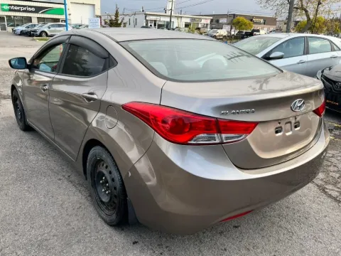 2011 Hyundai Elantra GLS — photo 4 of 10