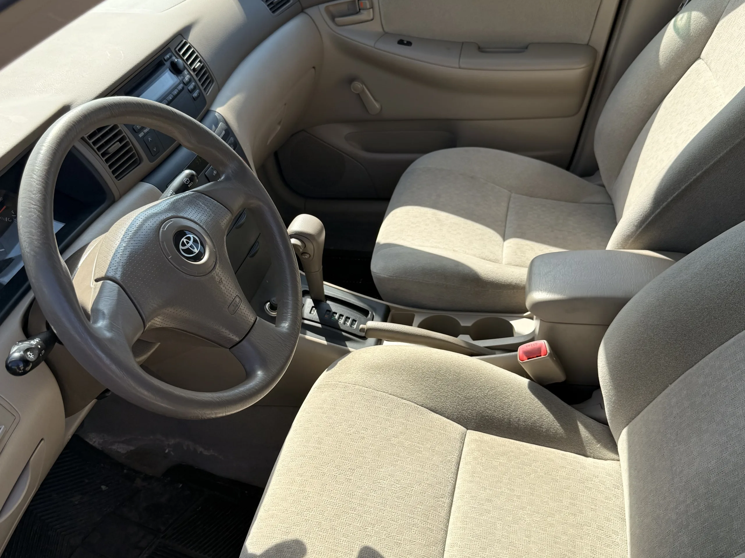 2004 Toyota Corolla — photo 8 of 12