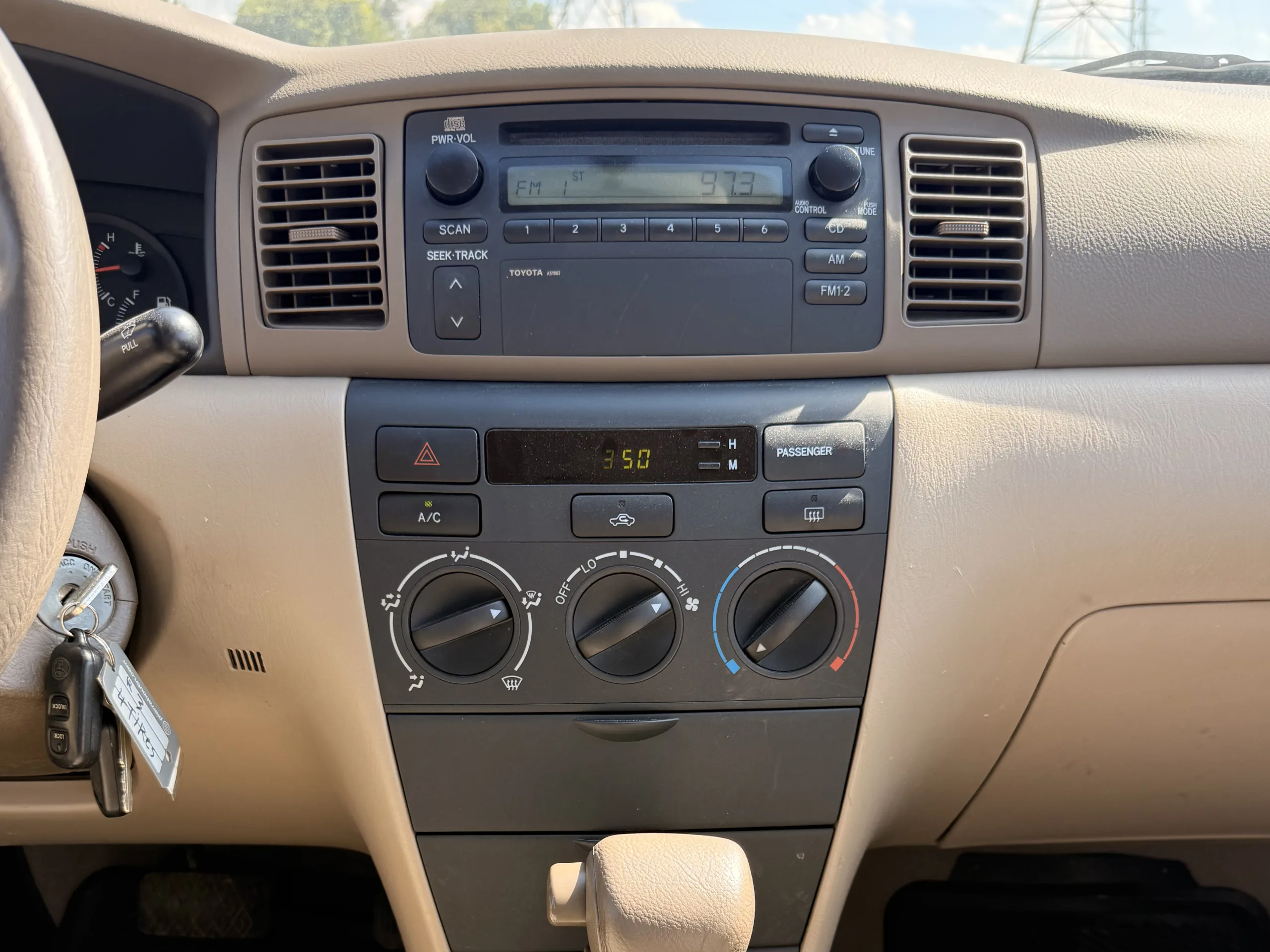 2004 Toyota Corolla — photo 9 of 12