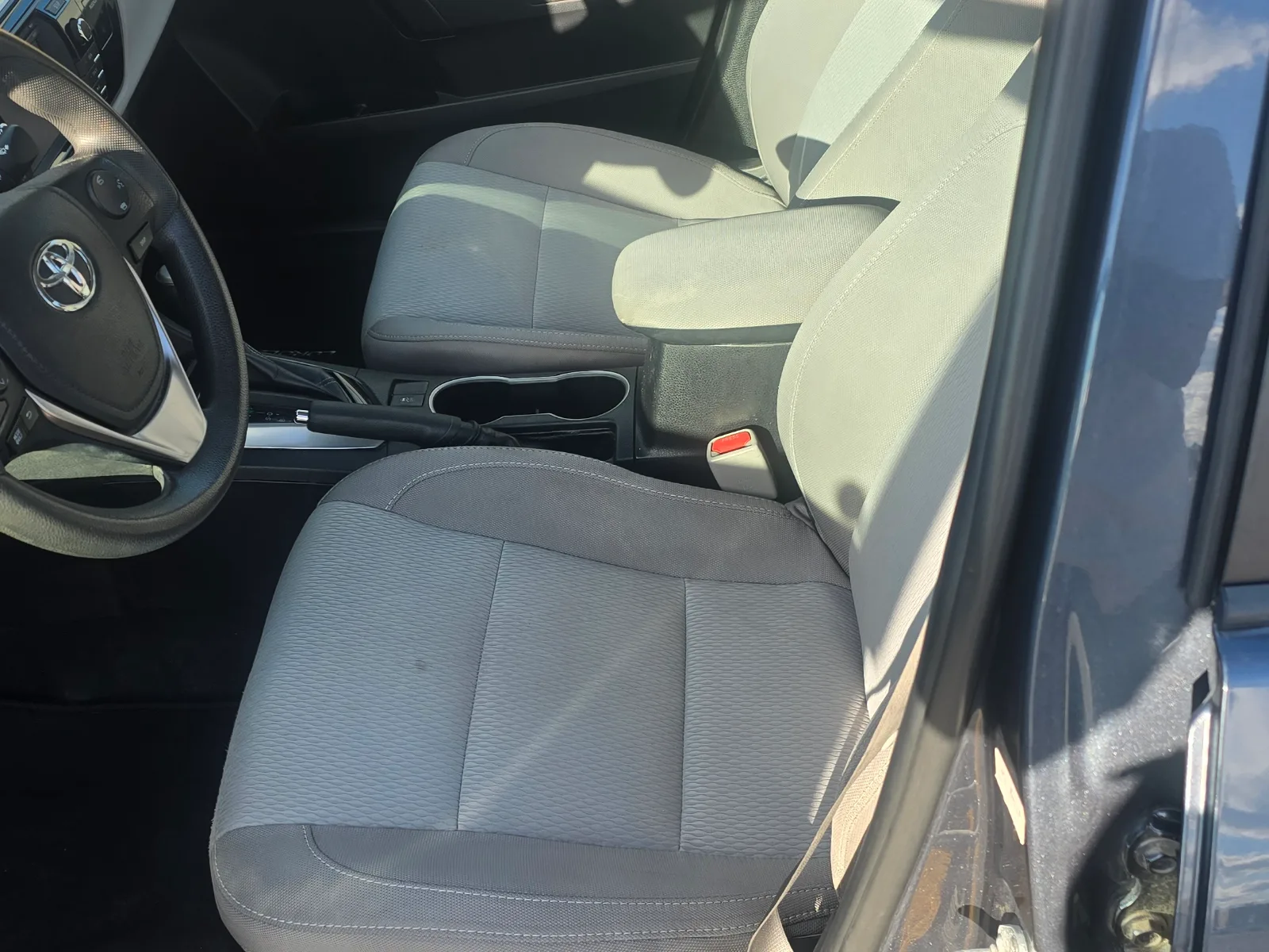 2016 Toyota Corolla — photo 7 of 11