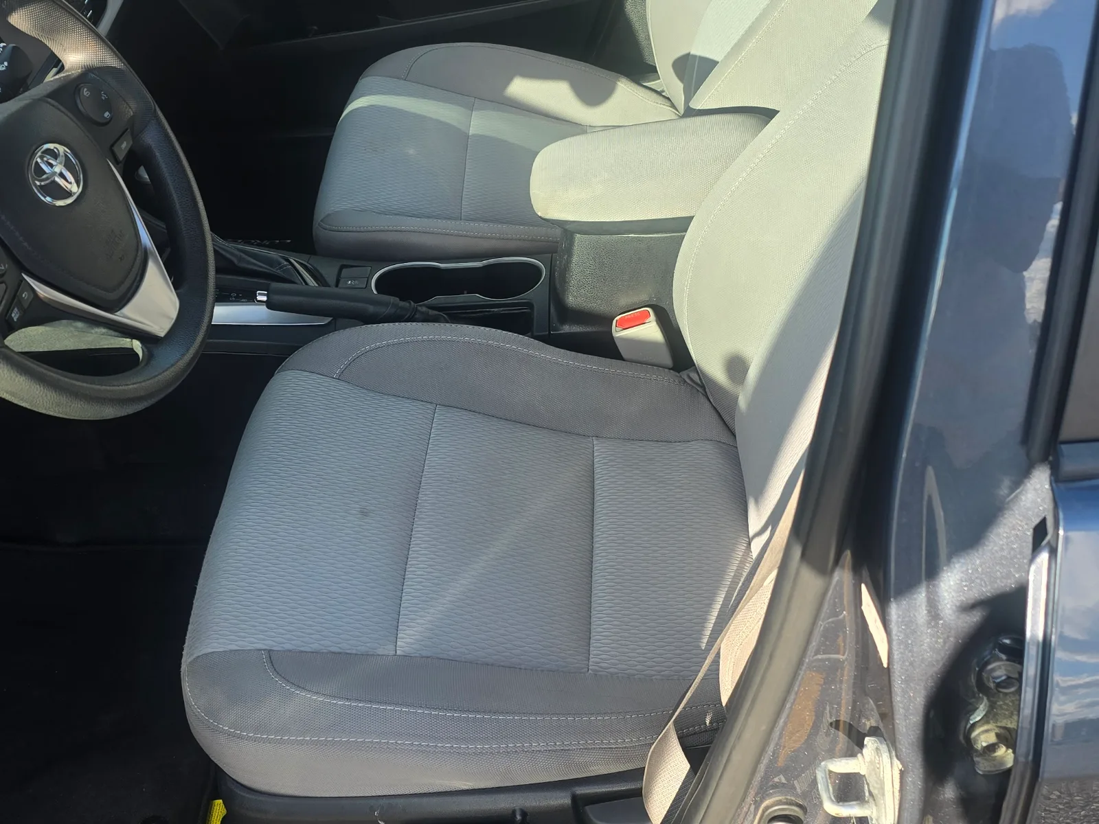 2016 Toyota Corolla — photo 8 of 11