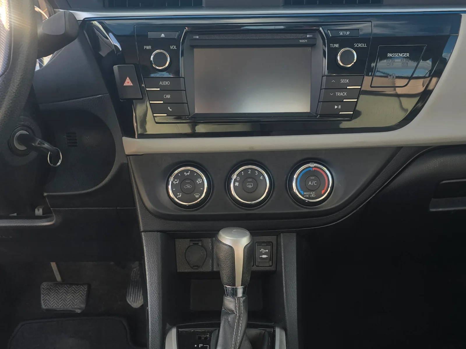 2016 Toyota Corolla — photo 9 of 11