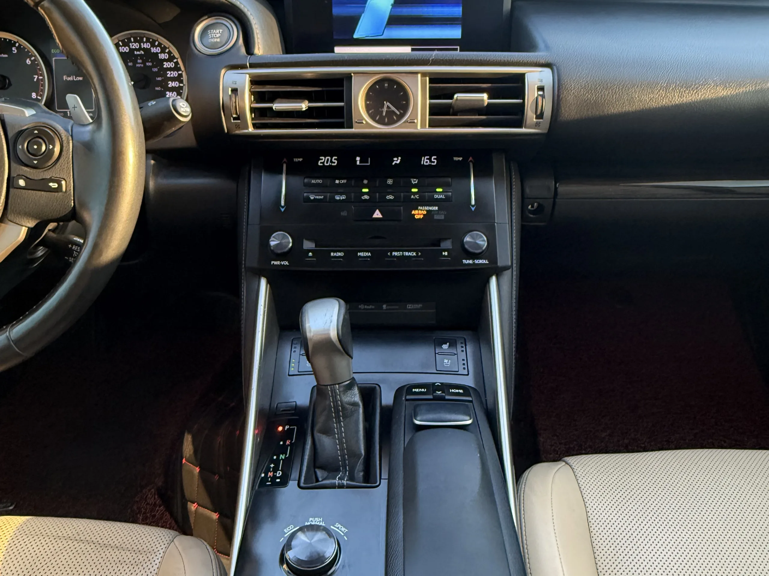 2014 Lexus IS 250 — photo 9 of 13