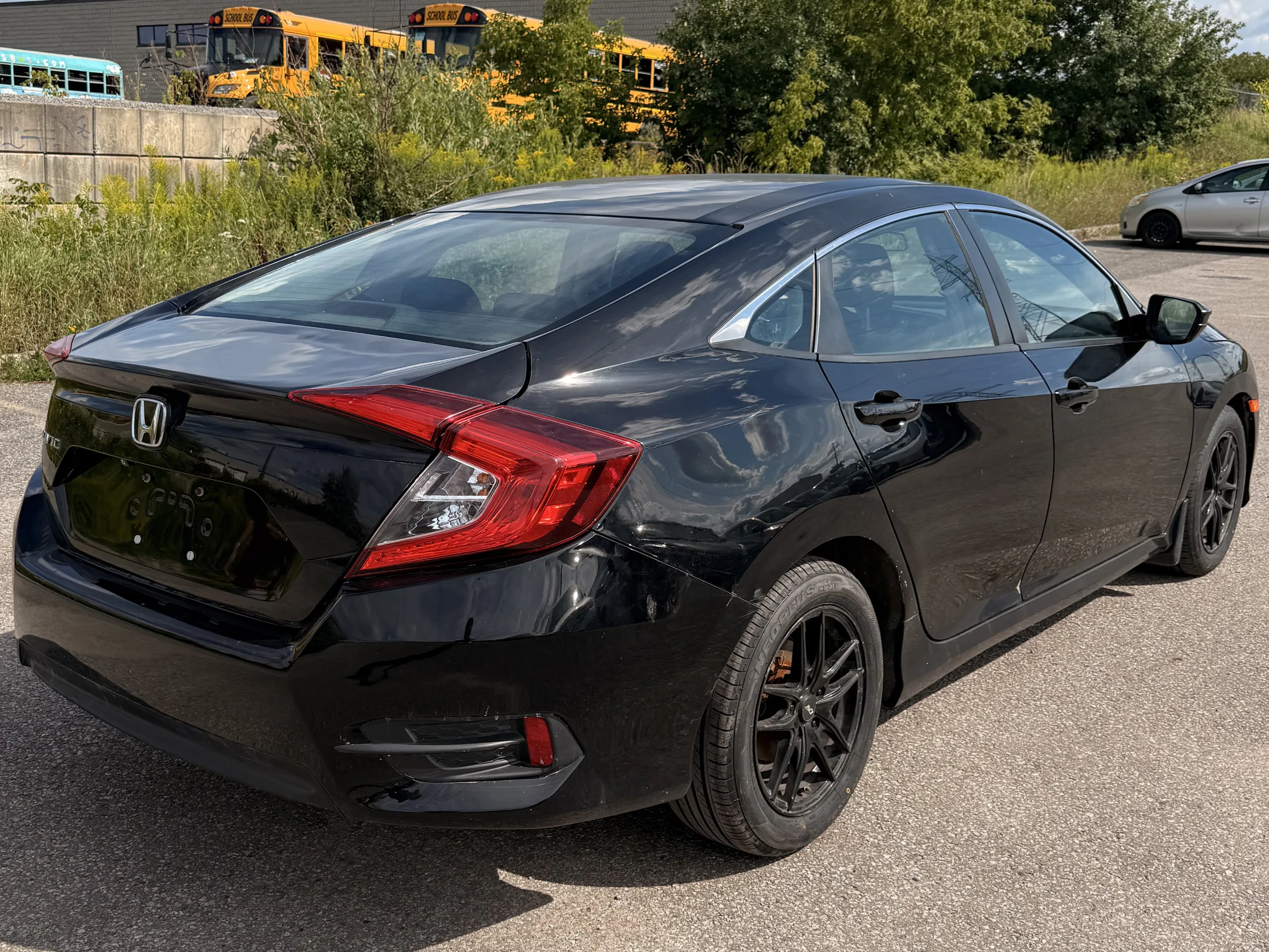 2018 Honda Civic LX — photo 6 of 11