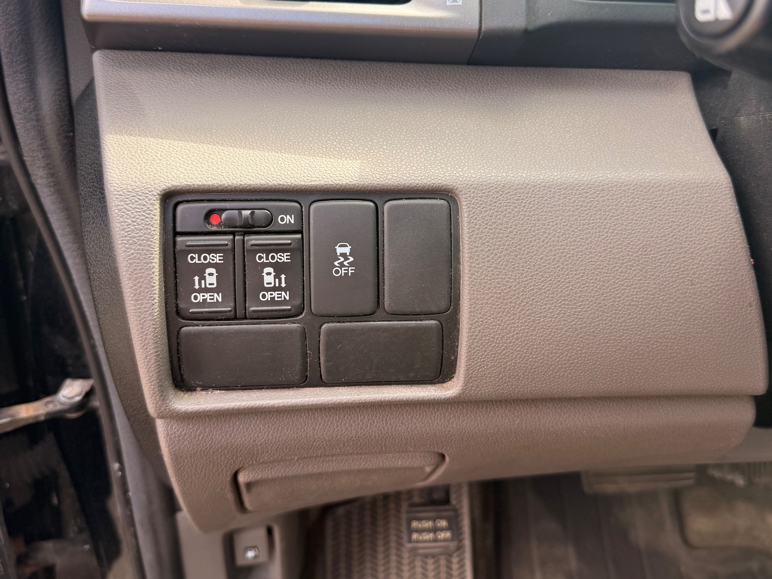 2014 Honda Odyssey EX — photo 11 of 21