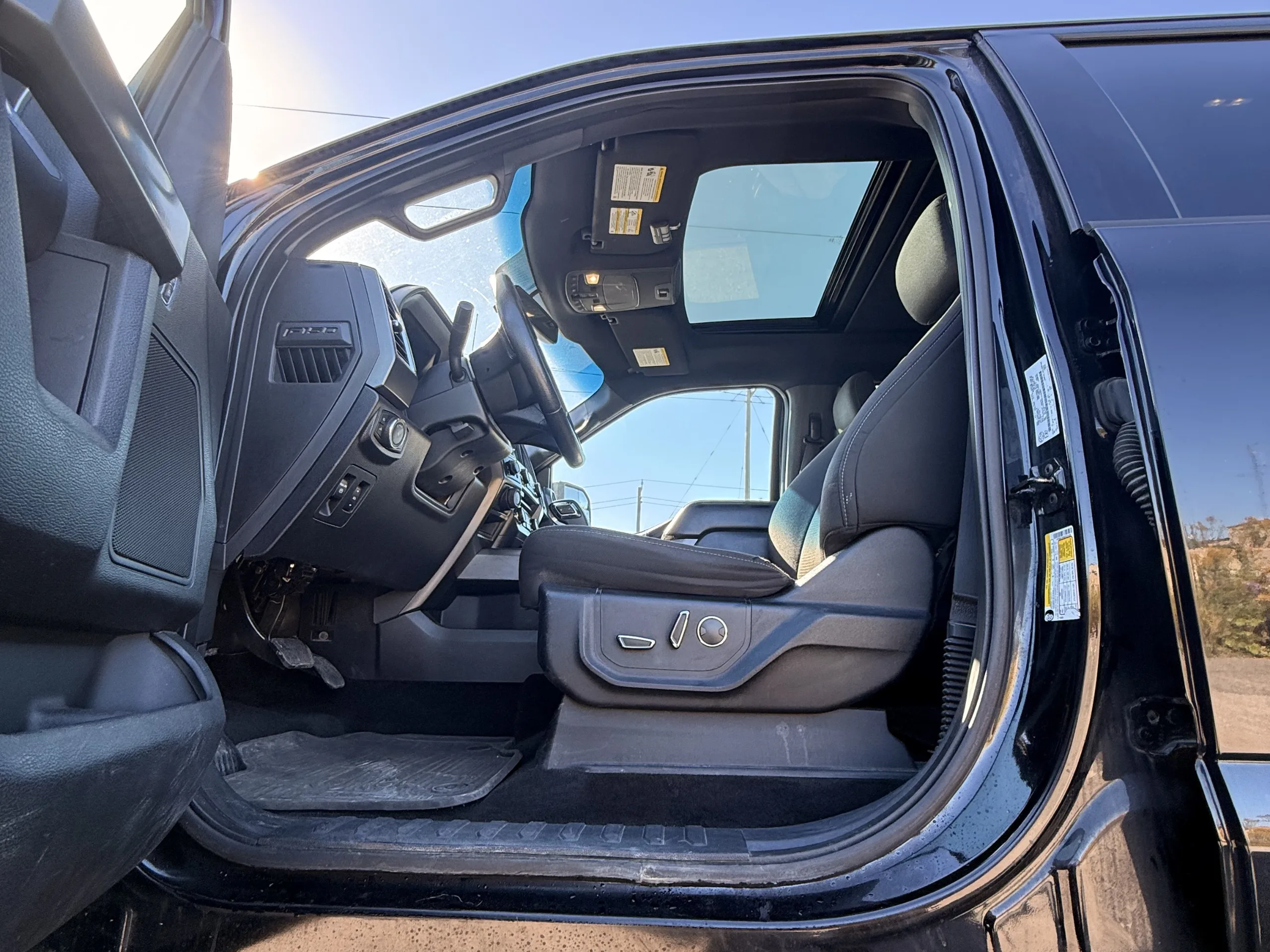2016 Ford F-150 XLT — photo 11 of 19