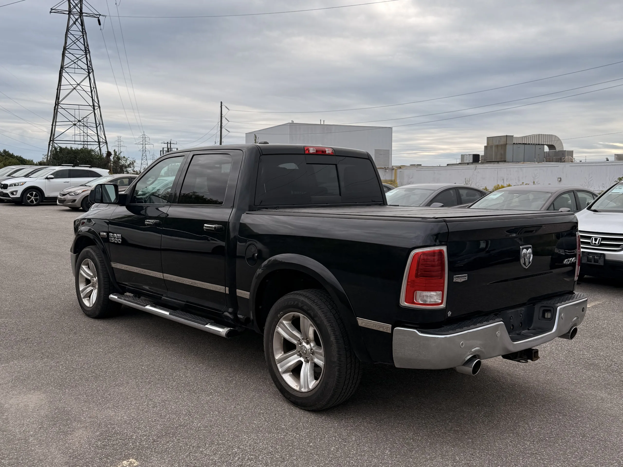 2015 RAM 1500 Laramie — photo 5 of 20