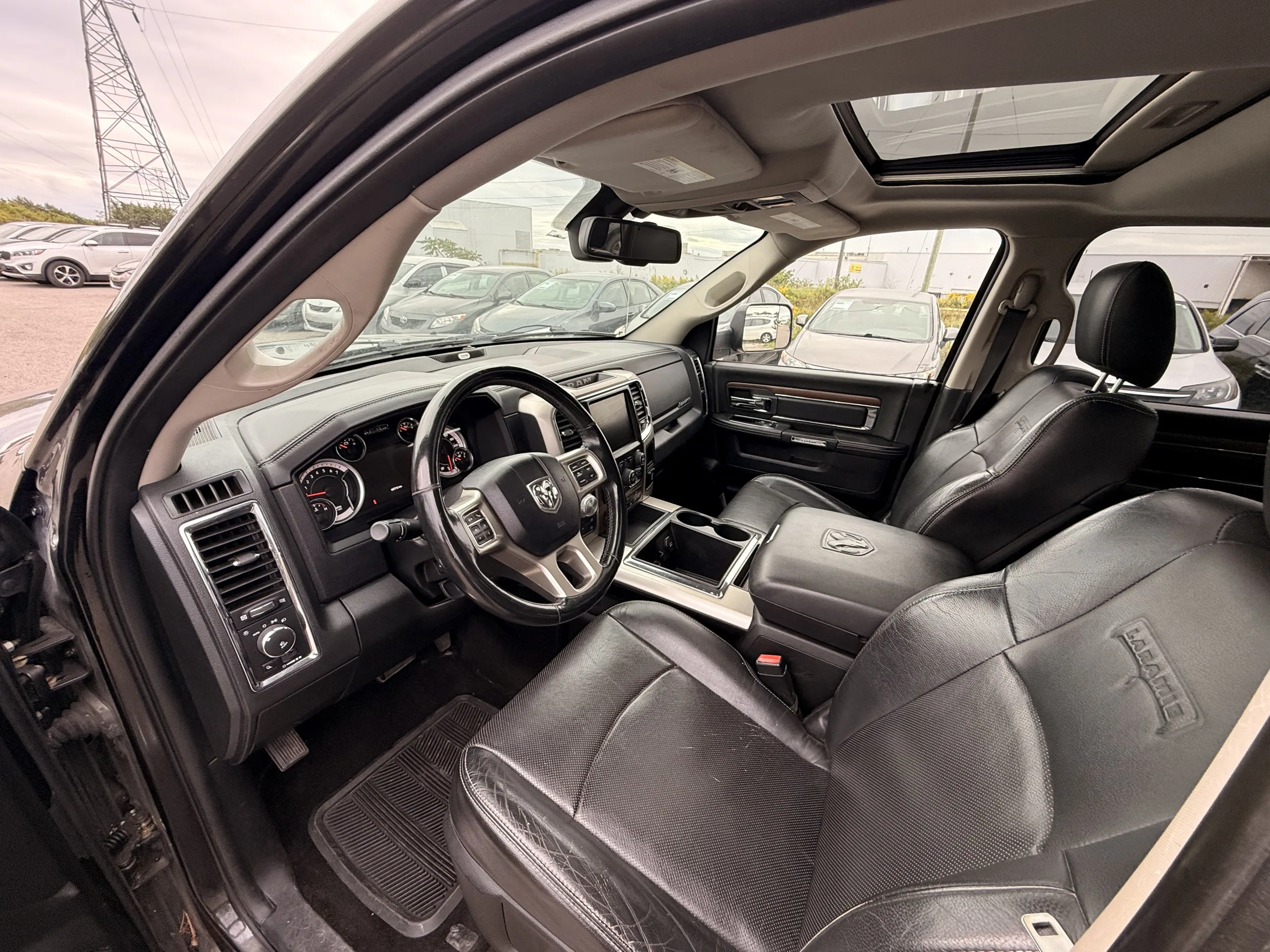 2015 RAM 1500 Laramie — photo 10 of 20