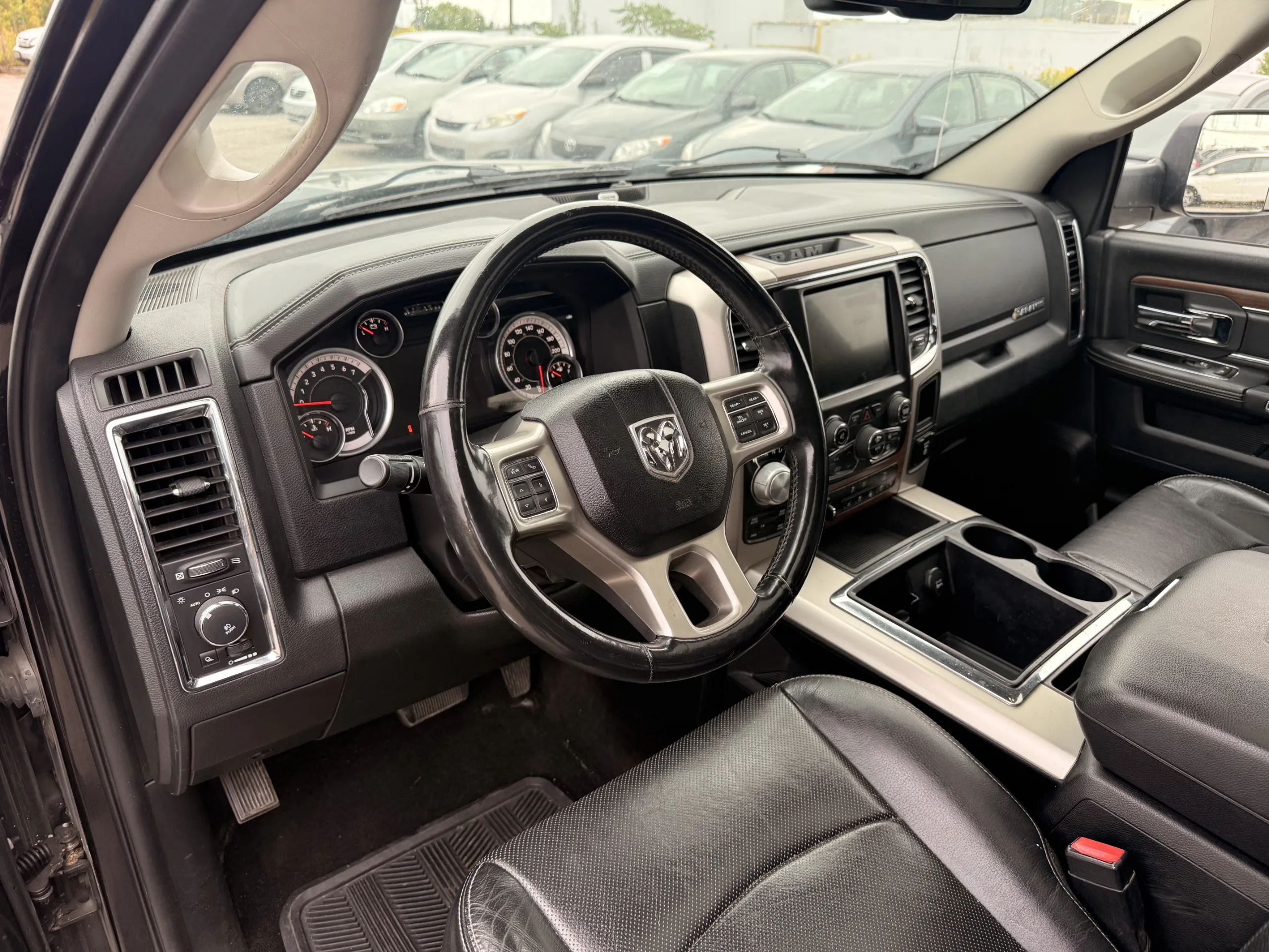 2015 RAM 1500 Laramie — photo 11 of 20