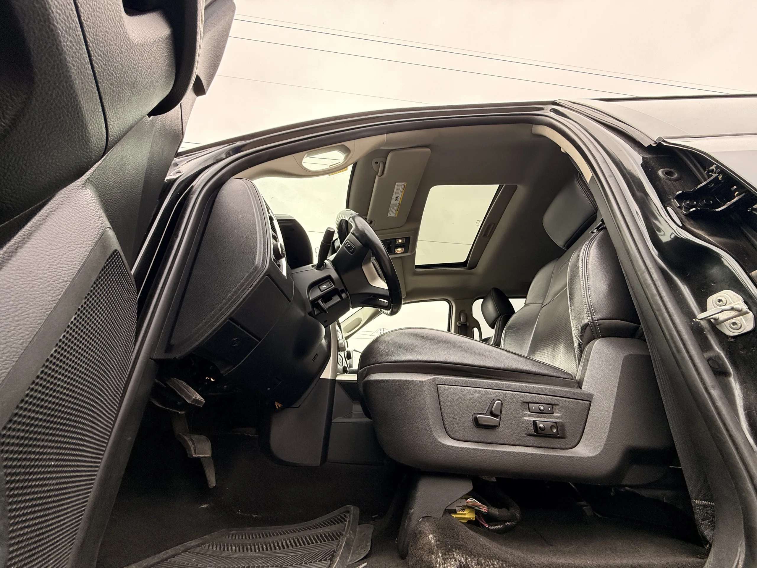 2015 RAM 1500 Laramie — photo 12 of 20