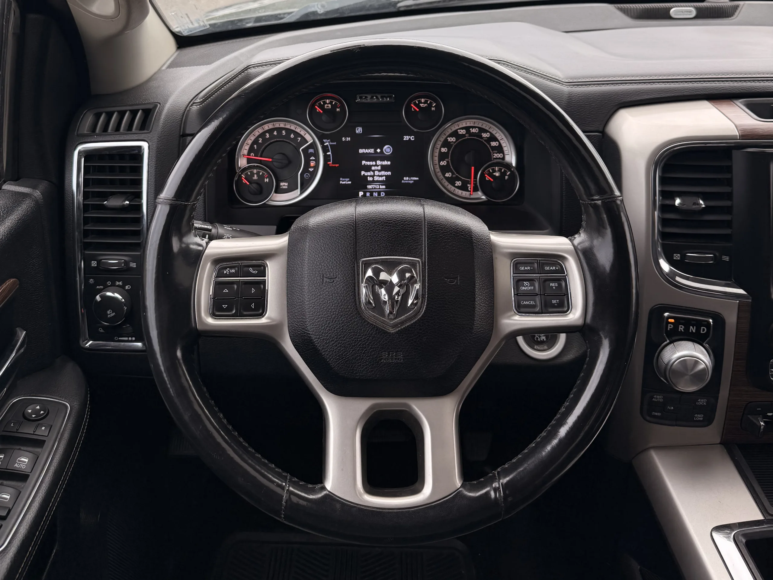 2015 RAM 1500 Laramie — photo 14 of 20
