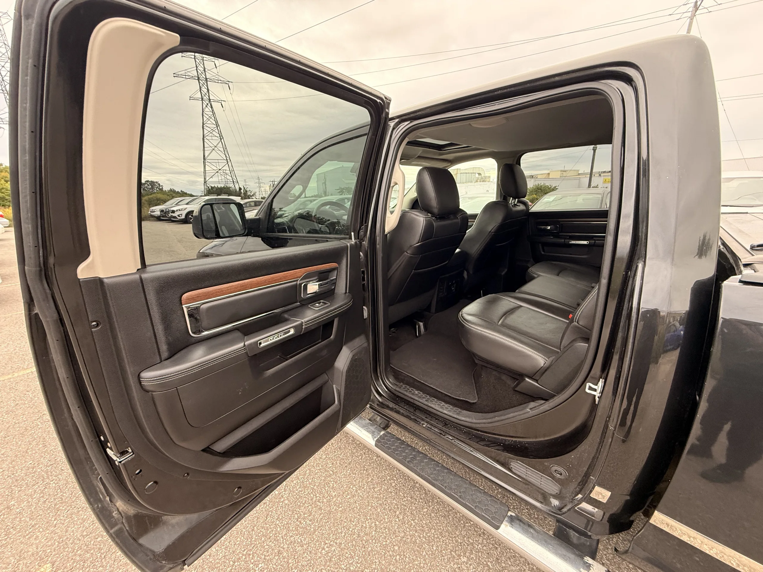 2015 RAM 1500 Laramie — photo 16 of 20