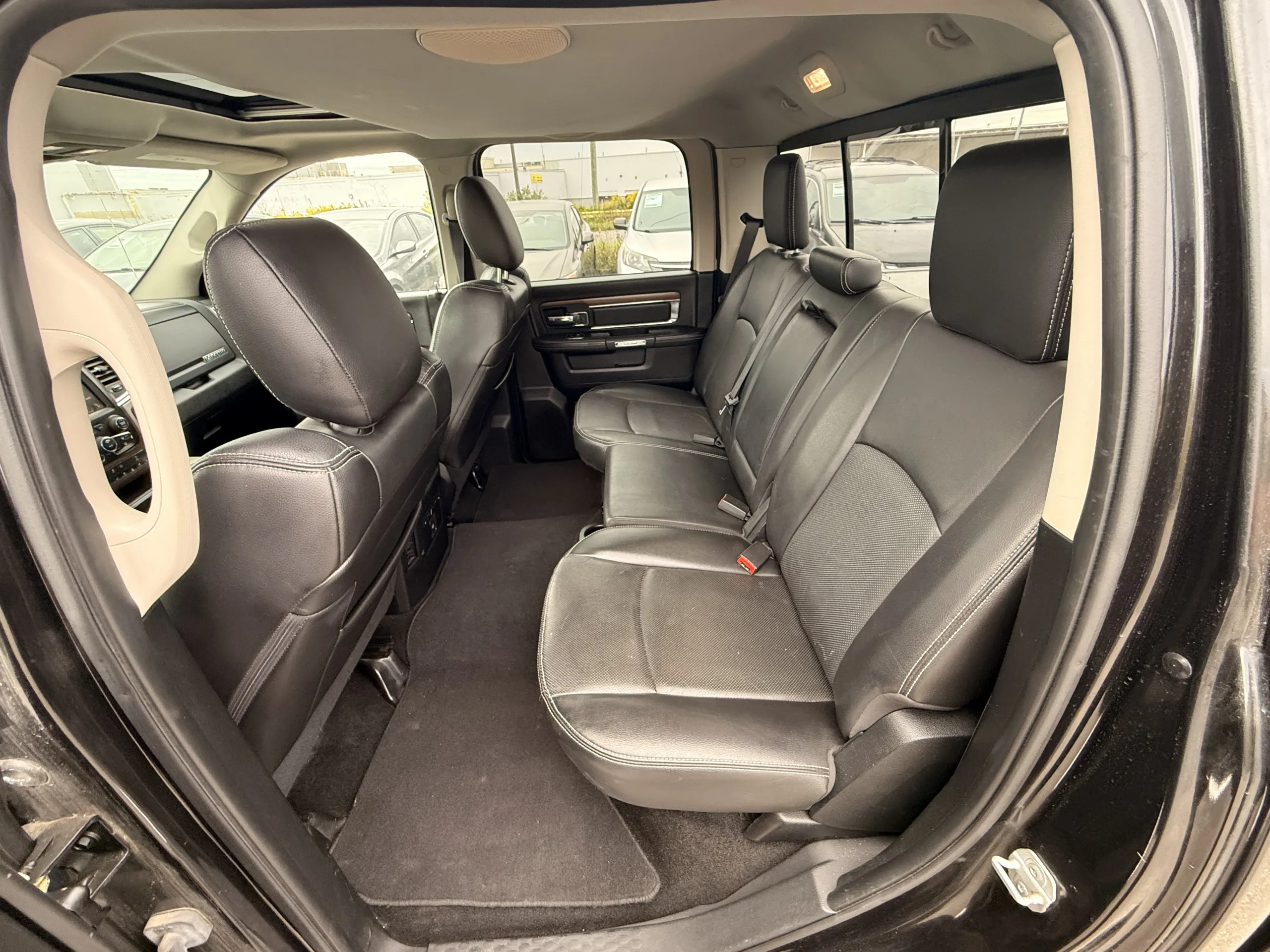 2015 RAM 1500 Laramie — photo 17 of 20