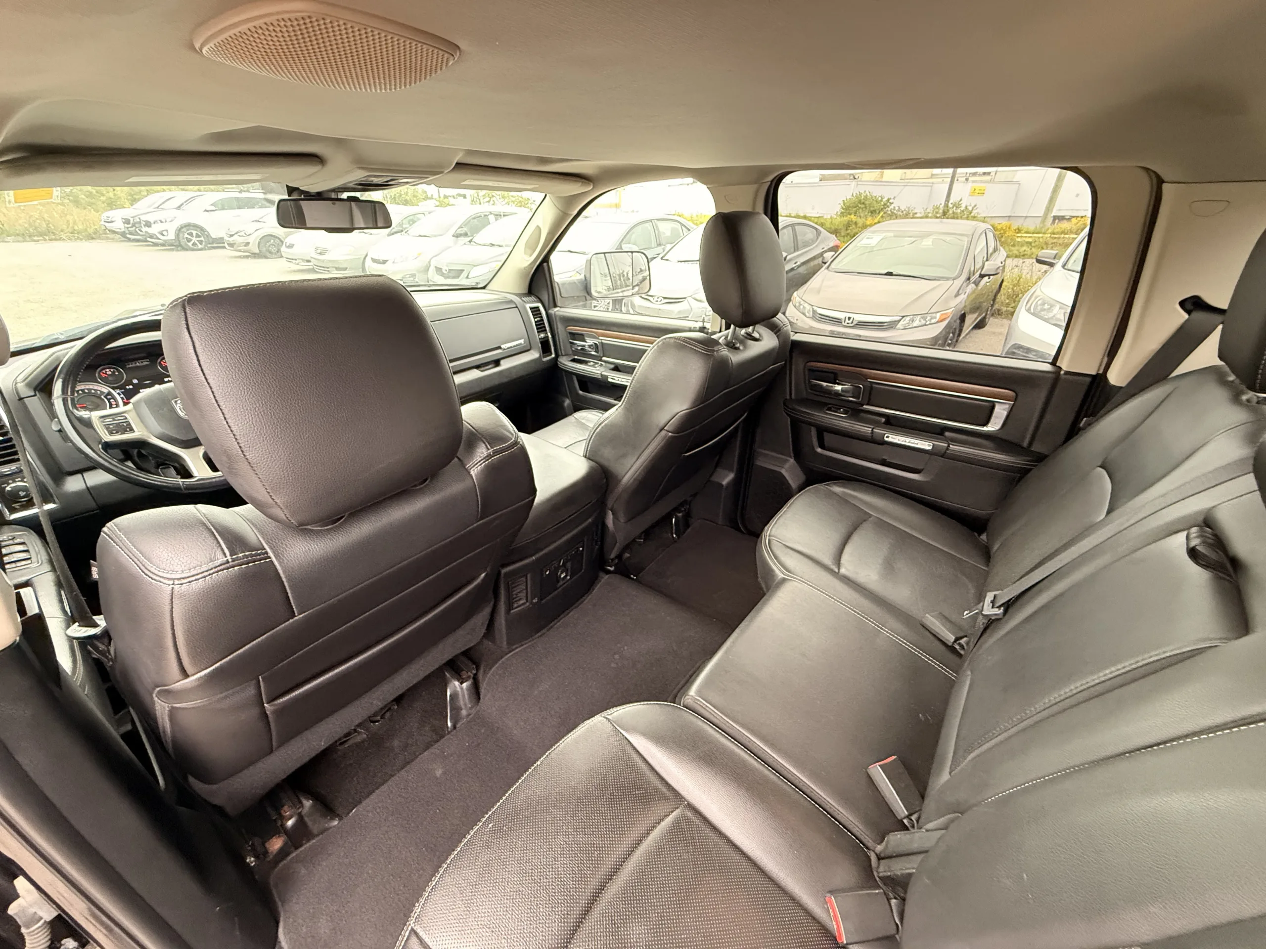 2015 RAM 1500 Laramie — photo 18 of 20