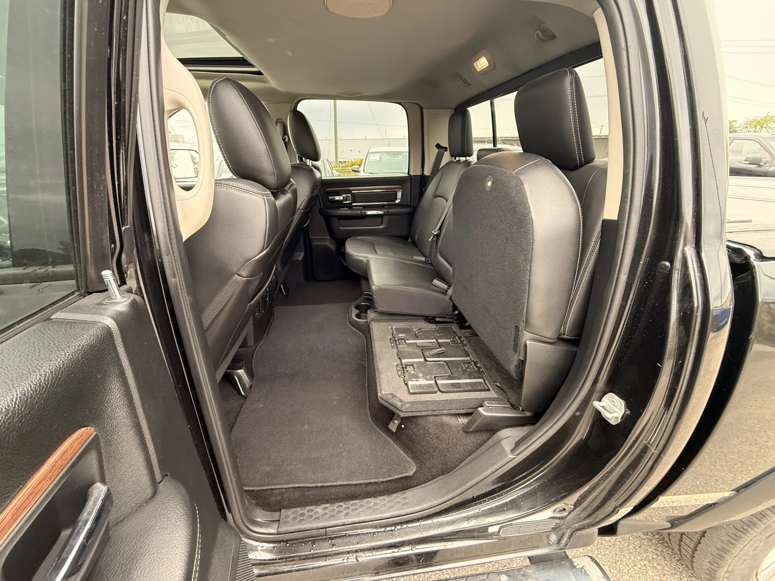 2015 RAM 1500 Laramie — photo 19 of 20